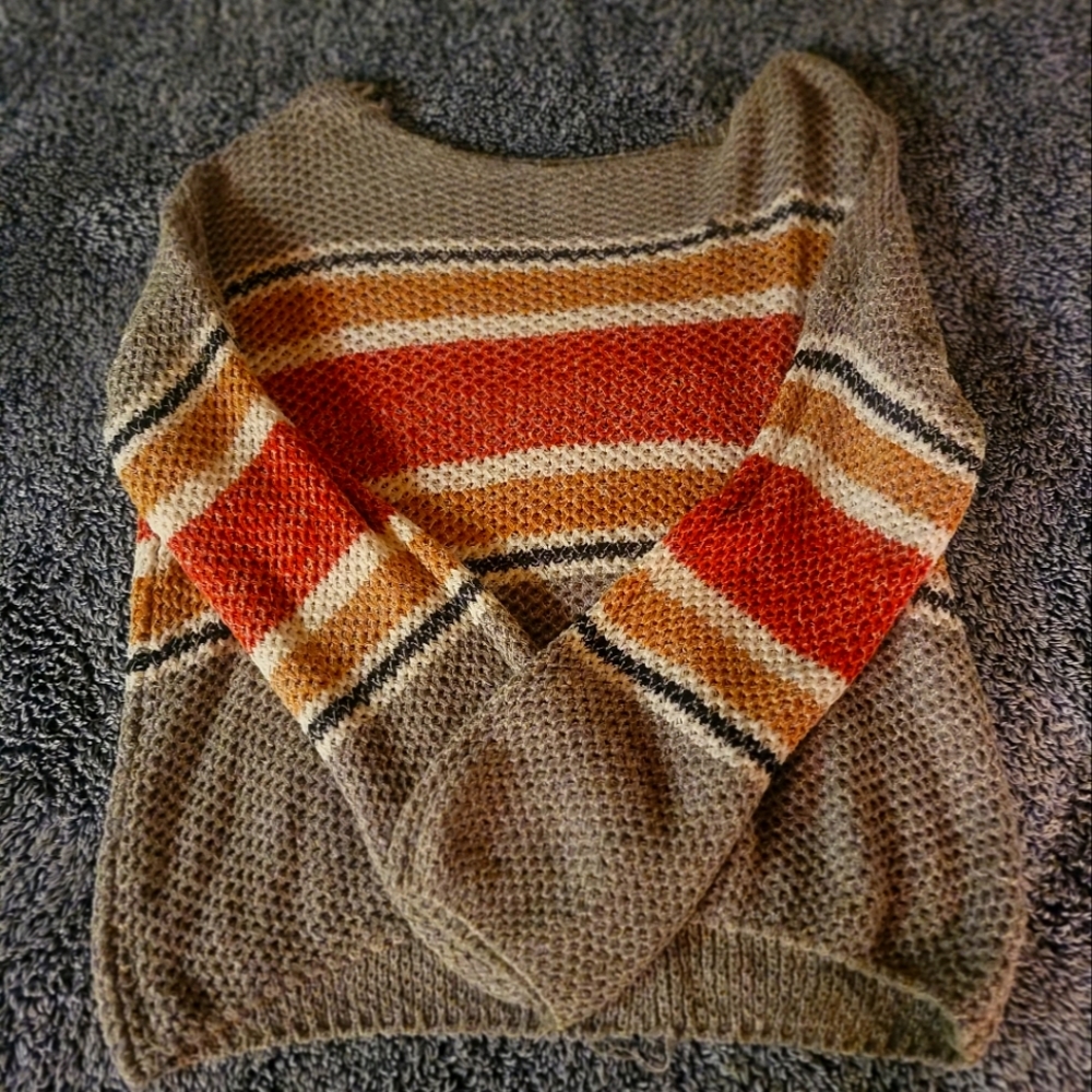 Womens knitted long sleeve cropped  sweatshirt size small